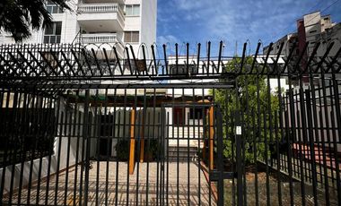 Oportunidad Única: Amplia Casa de 3 Niveles con Doble Depósito y Zonas de Labores.