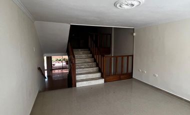 Oportunidad Única: Amplia Casa de 3 Niveles con Doble Depósito y Zonas de Labores.