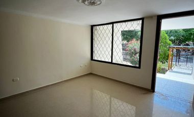 Oportunidad Única: Amplia Casa de 3 Niveles con Doble Depósito y Zonas de Labores.