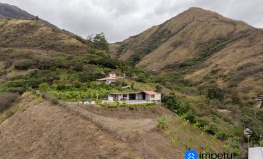 Se vende amplio terreno con dos casas en Landangui-Malacatos