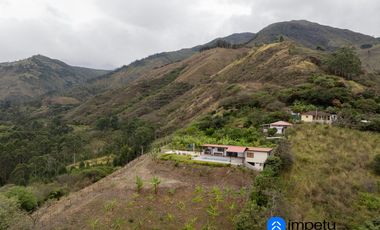 Se vende amplio terreno con dos casas en Landangui-Malacatos