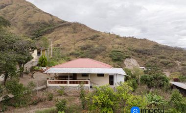 Se vende amplio terreno con dos casas en Landangui-Malacatos