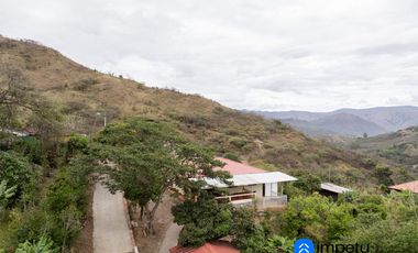 Se vende amplio terreno con dos casas en Landangui-Malacatos