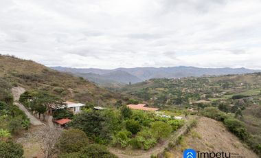 Se vende amplio terreno con dos casas en Landangui-Malacatos