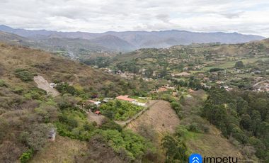 Se vende amplio terreno con dos casas en Landangui-Malacatos