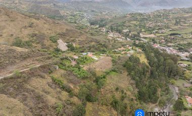 Se vende amplio terreno con dos casas en Landangui-Malacatos