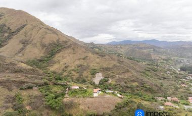 Se vende amplio terreno con dos casas en Landangui-Malacatos