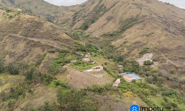 Se vende amplio terreno con dos casas en Landangui-Malacatos