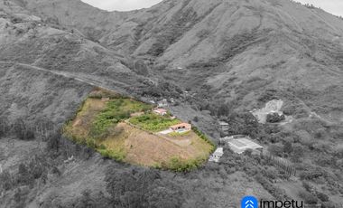 Se vende amplio terreno con dos casas en Landangui-Malacatos