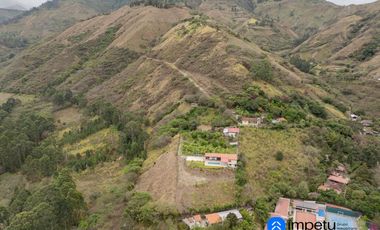 Se vende amplio terreno con dos casas en Landangui-Malacatos