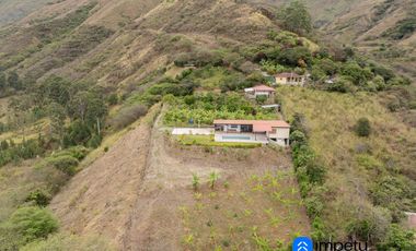 Se vende amplio terreno con dos casas en Landangui-Malacatos