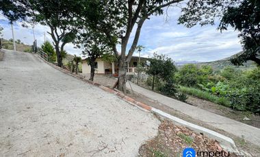 Se vende amplio terreno con dos casas en Landangui-Malacatos