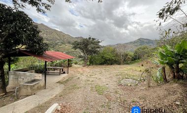 Se vende amplio terreno con dos casas en Landangui-Malacatos