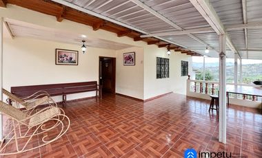 Se vende amplio terreno con dos casas en Landangui-Malacatos