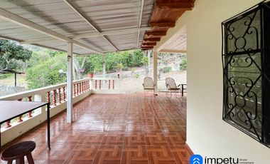 Se vende amplio terreno con dos casas en Landangui-Malacatos