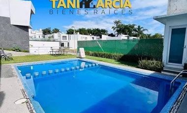 Vendo Bonita y cómoda Casa con recámara en planta baja en Fortín, Fraccionamiento Privado.