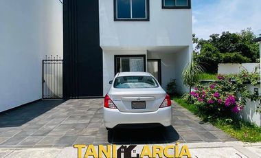Vendo Bonita y cómoda Casa con recámara en planta baja en Fortín, Fraccionamiento Privado.