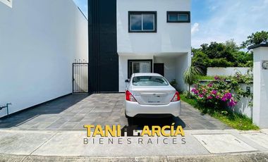 Vendo Bonita y cómoda Casa con recámara en planta baja en Fortín, Fraccionamiento Privado.