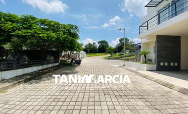 Vendo Bonita y cómoda Casa con recámara en planta baja en Fortín, Fraccionamiento Privado.