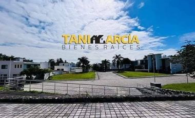 Vendo Bonita y cómoda Casa con recámara en planta baja en Fortín, Fraccionamiento Privado.