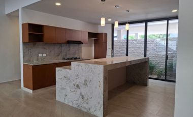 CASA EN VENTA EN NORTEMERIDA FRACCIONAMIENTO.  BUEN PRECIO. EXCELENTE UBICACIÓN