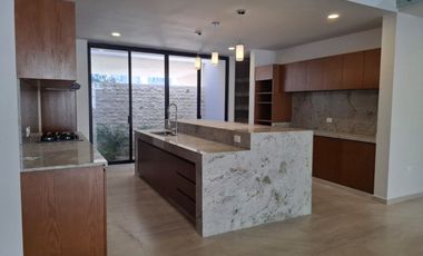 CASA EN VENTA EN NORTEMERIDA FRACCIONAMIENTO.  BUEN PRECIO. EXCELENTE UBICACIÓN