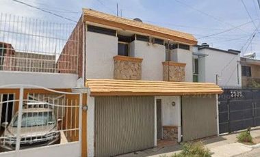 VENTA DE CASA EN GUADALAJARA COL JARDINES DE LA CRUZ