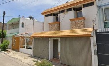 VENTA DE CASA EN GUADALAJARA COL JARDINES DE LA CRUZ