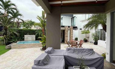 CASA DE VENTA EN EL KM 9 DE LA VÍA SAMBORONDÓN