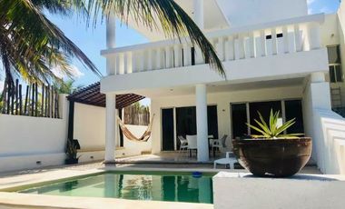 Casa en venta en  San Benito  frente al mar