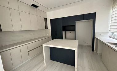 Vendo o Alquilo Casa ESTRENO tipo Town House con Vista a la Laguna en Urb. La Laguna