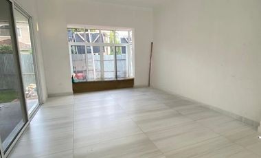 Vendo o Alquilo Casa ESTRENO tipo Town House con Vista a la Laguna en Urb. La Laguna