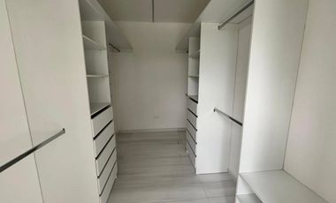 Vendo o Alquilo Casa ESTRENO tipo Town House con Vista a la Laguna en Urb. La Laguna