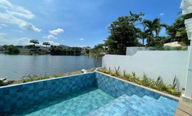 Vendo o Alquilo Casa ESTRENO tipo Town House con Vista a la Laguna en Urb. La Laguna