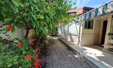 Espectacular terreno de 525mt2 en venta con 2 casas, comercial/residencial. Lindo jardín, muy bien mantenidas. Propiedad apta salud, deporte, educación, otros