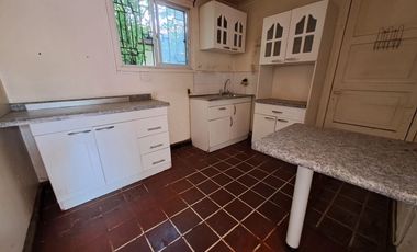 Espectacular terreno de 525mt2 en venta con 2 casas, comercial/residencial. Lindo jardín, muy bien mantenidas. Propiedad apta salud, deporte, educación, otros