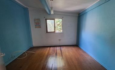 Espectacular terreno de 525mt2 en venta con 2 casas, comercial/residencial. Lindo jardín, muy bien mantenidas. Propiedad apta salud, deporte, educación, otros