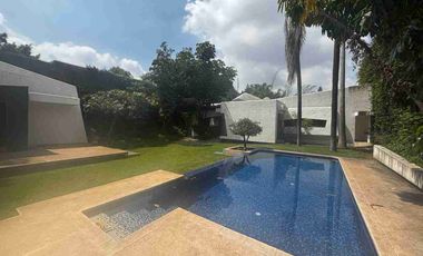 Casa sola con pequeños desniveles en la colonia Reforma.