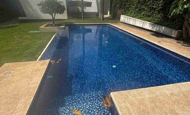 Casa sola con pequeños desniveles en la colonia Reforma.