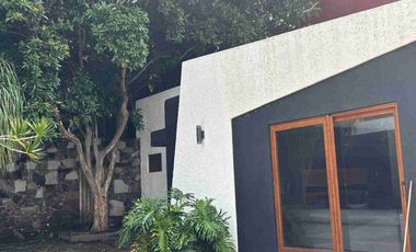 Casa sola con pequeños desniveles en la colonia Reforma.