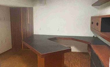 Casa sola con pequeños desniveles en la colonia Reforma.