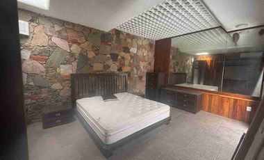 Casa sola con pequeños desniveles en la colonia Reforma.