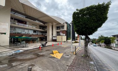 LOCAL COMERCIAL EN PLANTA BAJA EN PLAZA TLALTENANGO EN CUERNAVACA