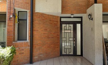 CASA EN RENTA PORTONES DEL MORAL LEON GTO ZONA NORTE EXCELENTE UBICACION SOBRE BLV. JUAN ALONSO A 5 MIN DE PLAZA MAYOR.