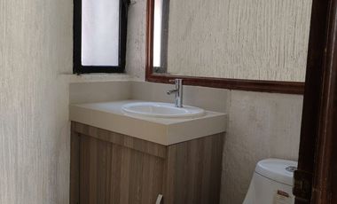 CASA EN RENTA PORTONES DEL MORAL LEON GTO ZONA NORTE EXCELENTE UBICACION SOBRE BLV. JUAN ALONSO A 5 MIN DE PLAZA MAYOR.