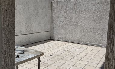 CASA EN RENTA PORTONES DEL MORAL LEON GTO ZONA NORTE EXCELENTE UBICACION SOBRE BLV. JUAN ALONSO A 5 MIN DE PLAZA MAYOR.