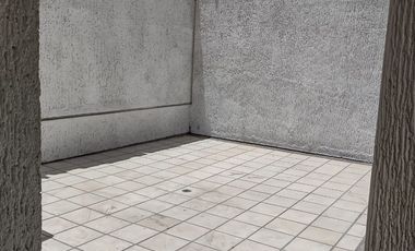 CASA EN RENTA PORTONES DEL MORAL LEON GTO ZONA NORTE EXCELENTE UBICACION SOBRE BLV. JUAN ALONSO A 5 MIN DE PLAZA MAYOR.