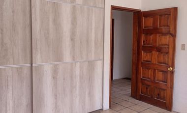 CASA EN RENTA PORTONES DEL MORAL LEON GTO ZONA NORTE EXCELENTE UBICACION SOBRE BLV. JUAN ALONSO A 5 MIN DE PLAZA MAYOR.