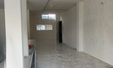 Alquilo LOCAL ESQUINERO  en MIRAFLORES, Av. Principal.