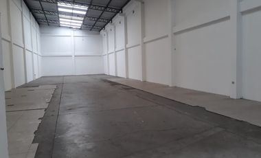 Alquilo bodega en complejo de bodegas privado y seguro en Av Tanca Marengo